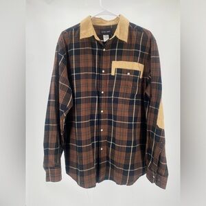 Stone Creek long sleeve pearl snap shirt, faux suede collar/patches,‎ size M